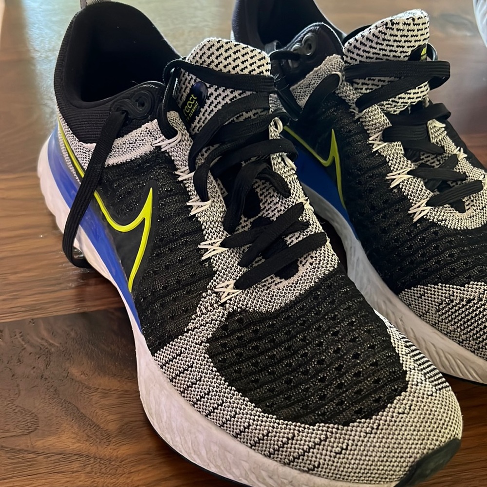 Nike React Infinity Run FlyKnit 2 MENS SIZE 11.5